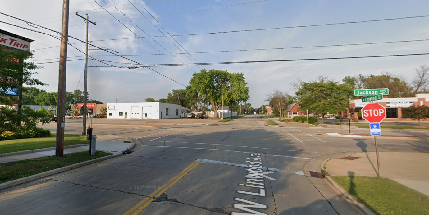 Jackson St / W Linwood Ave